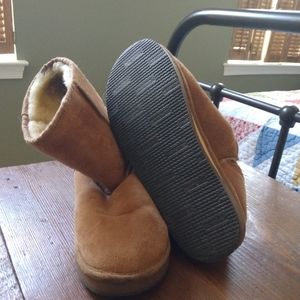 Women's size 8 Rainbows (ugg style) boots.